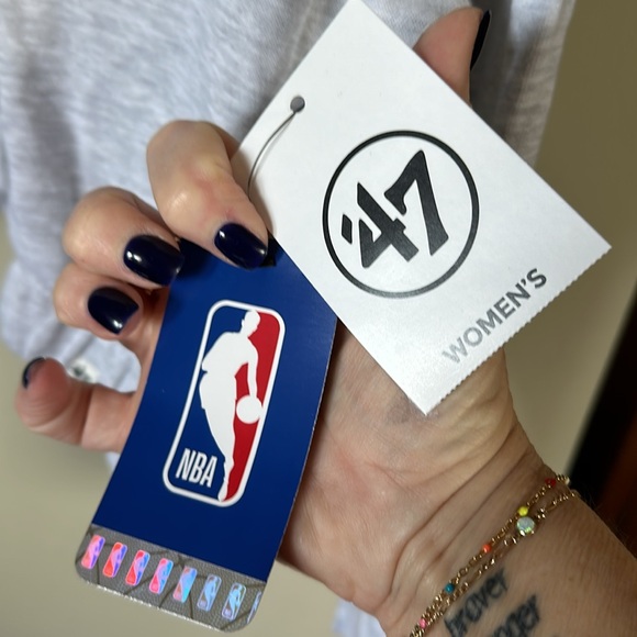 Nwt LA Lakers woman’s sweatshirt - Picture 3 of 4